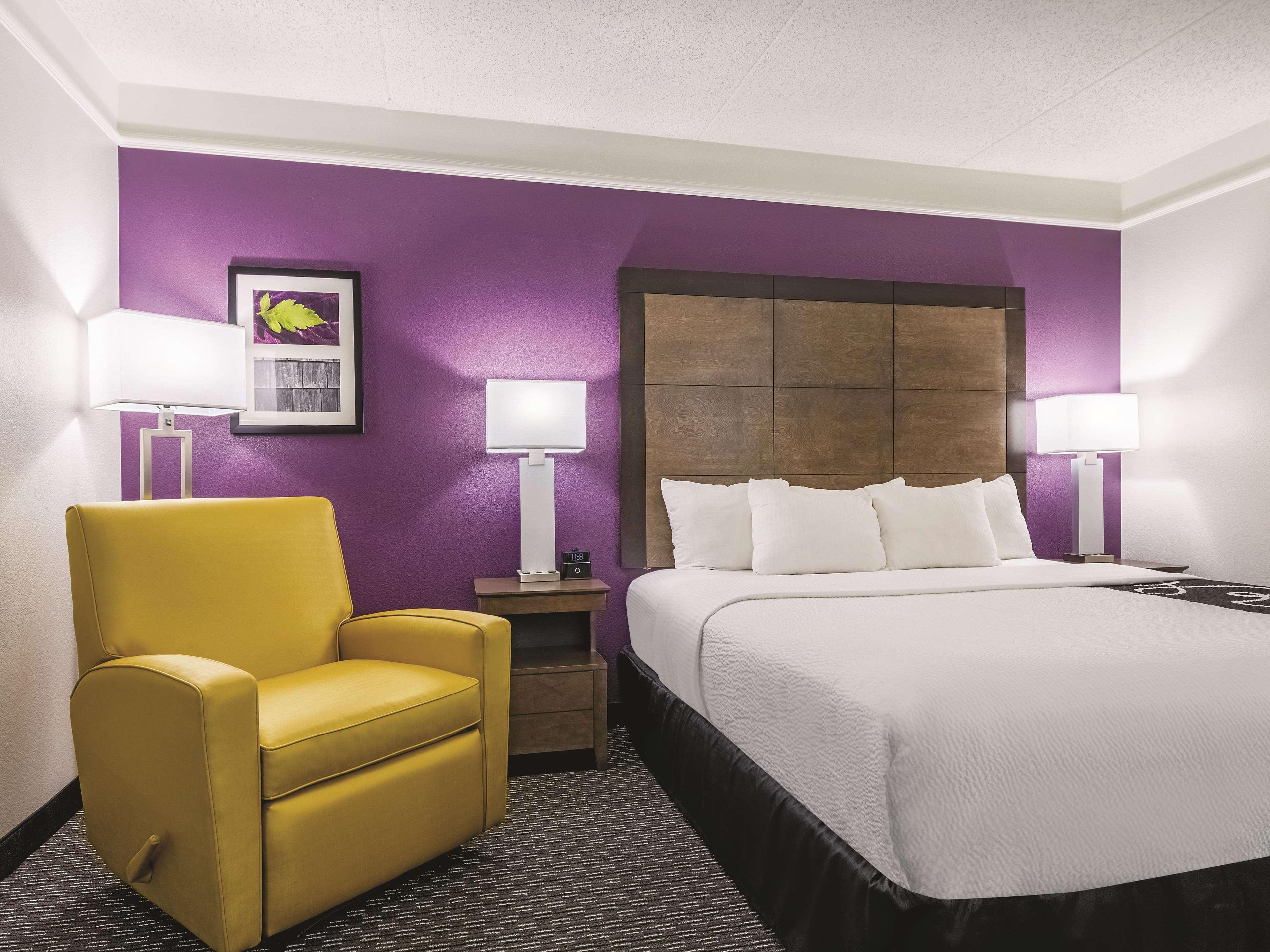 Готель La Quinta By Wyndham Alexandria Airport Екстер'єр фото