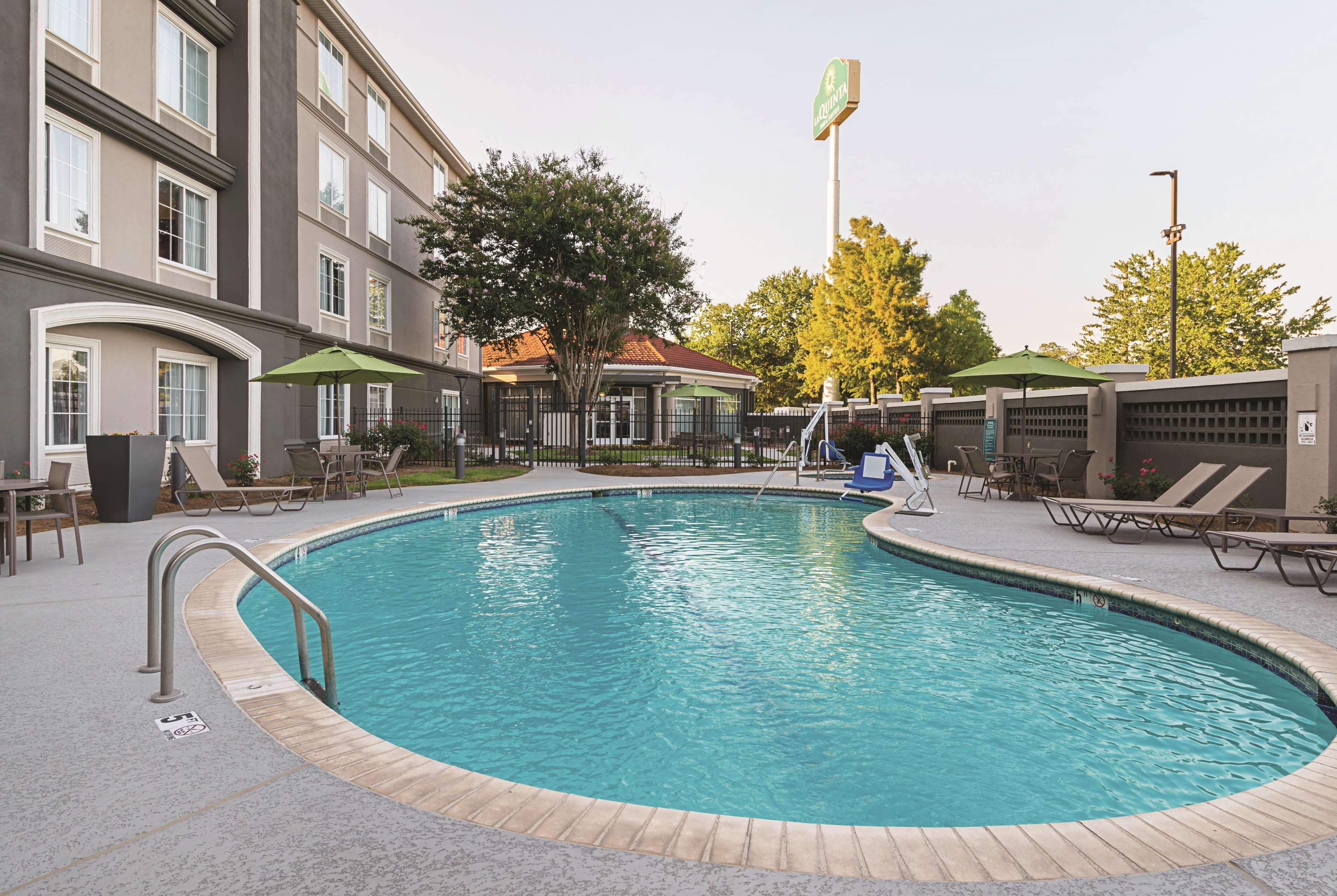 Готель La Quinta By Wyndham Alexandria Airport Екстер'єр фото