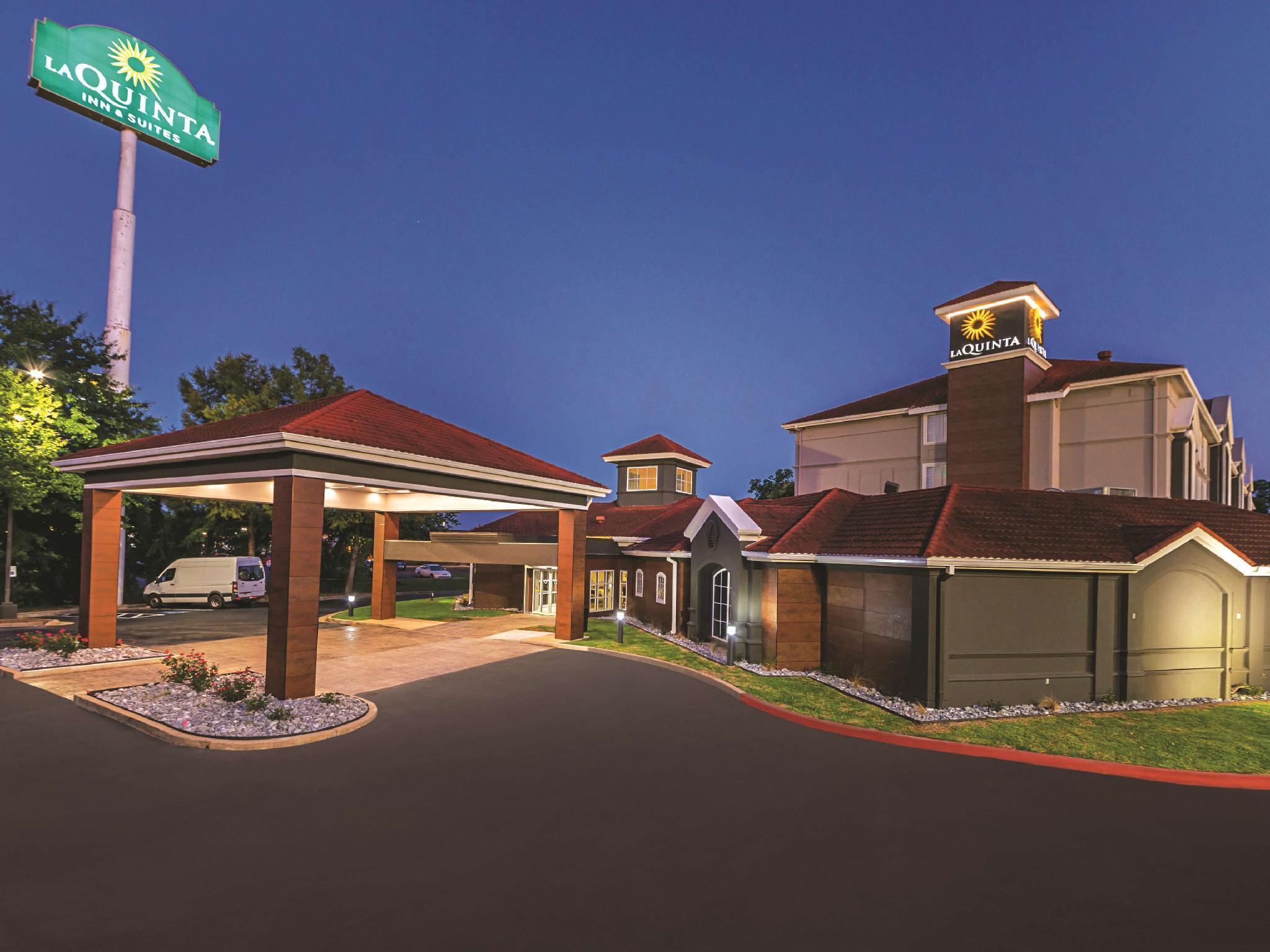 Готель La Quinta By Wyndham Alexandria Airport Екстер'єр фото