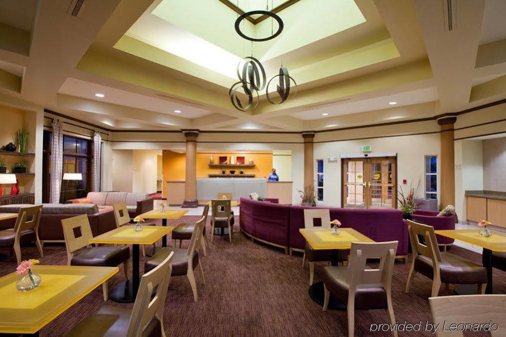 Готель La Quinta By Wyndham Alexandria Airport Екстер'єр фото